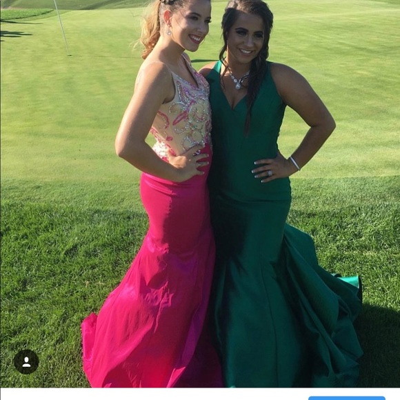 Emerald green prom dress - Picture 2 of 7